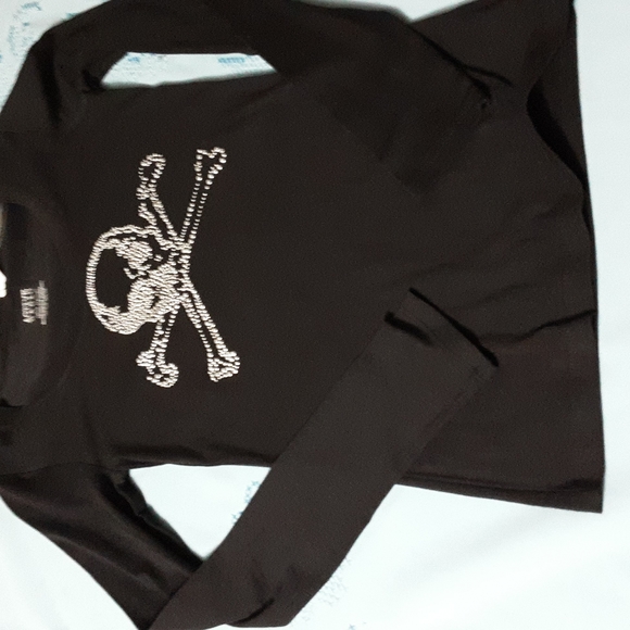 Active Basics Silver Stud Halloween Skull Shirt - Picture 4 of 7